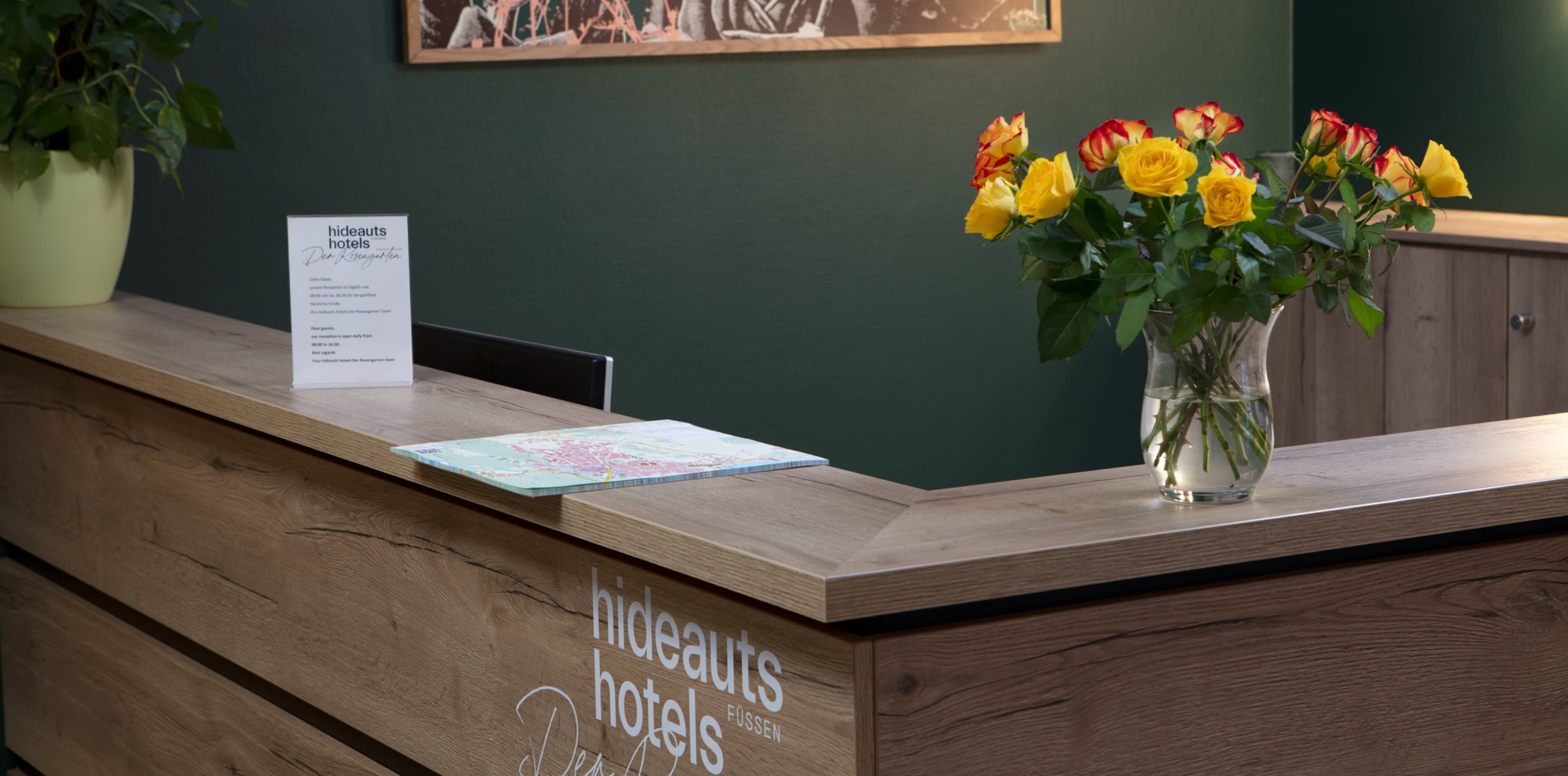 Ansicht der Rezeption im Eingang des hideauts hotels Der Rosengarten